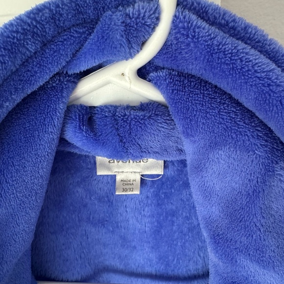 Plush Bath Robe - Picture 2 of 3